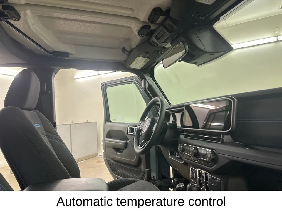 2025 Jeep JL Wrangler - Image 21 of 31