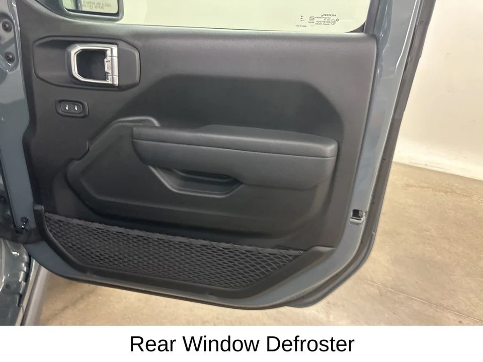 2025 Jeep JL Wrangler - Image 20 of 31