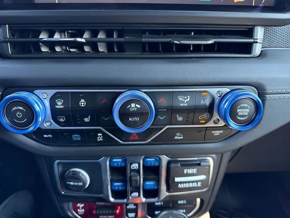 2025 Jeep JL Wrangler - Image 19 of 31