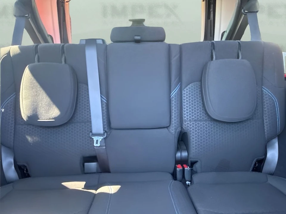 2025 Jeep JL Wrangler - Image 12 of 31