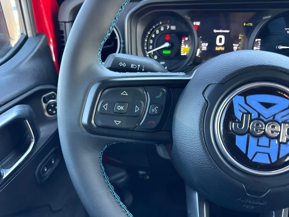 2025 Jeep JL Wrangler - Image 15 of 31