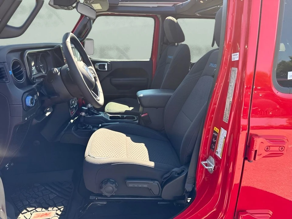 2025 Jeep JL Wrangler - Image 9 of 31