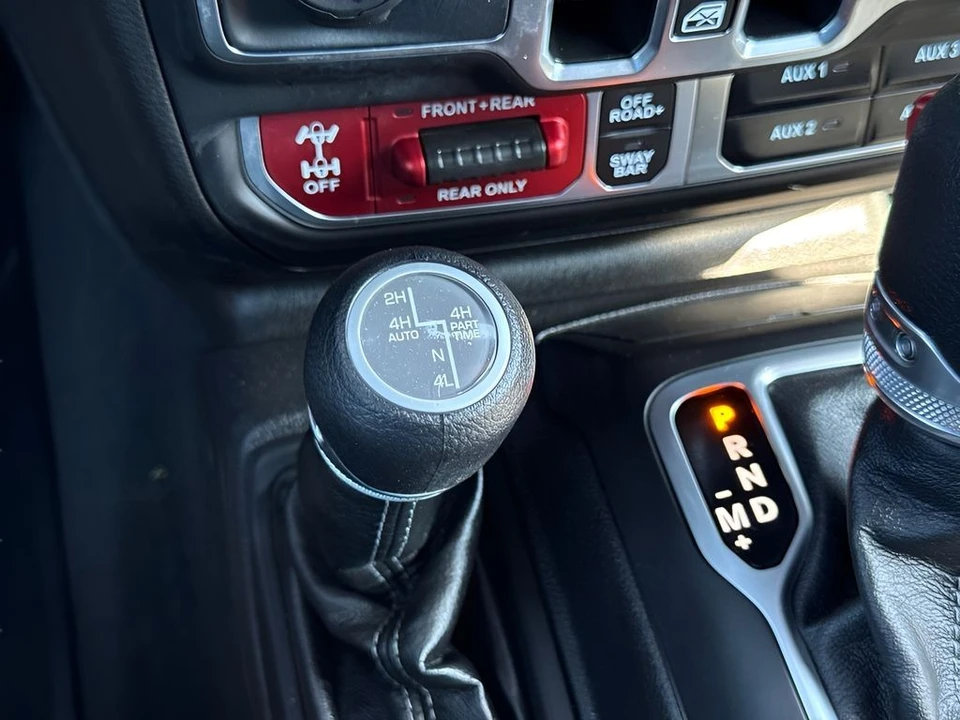 2025 Jeep JL Wrangler - Image 23 of 31