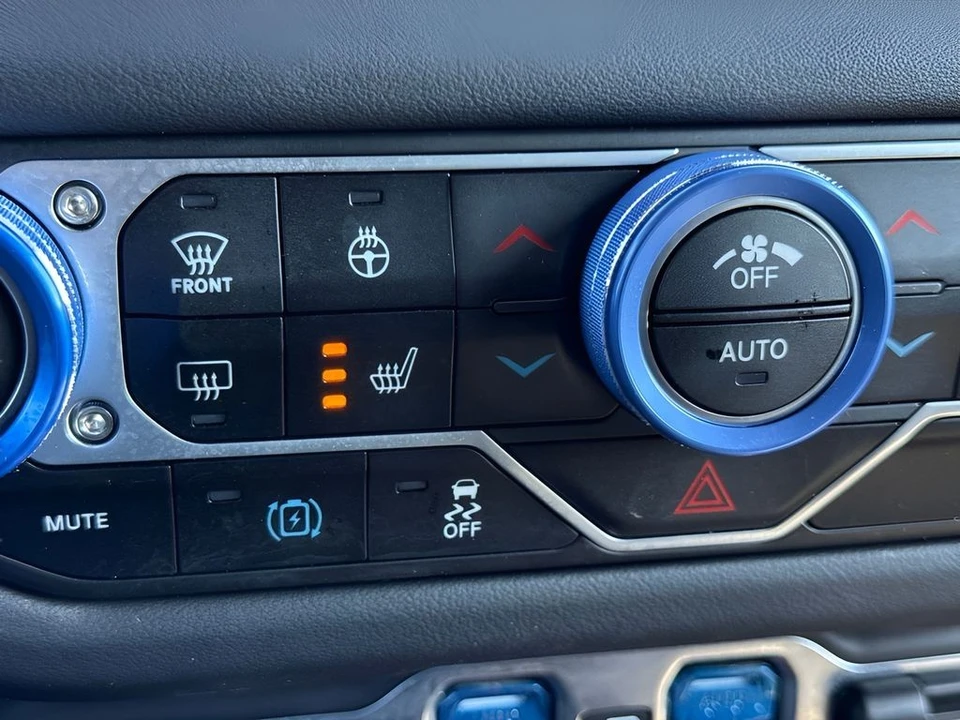 2025 Jeep JL Wrangler - Image 21 of 31