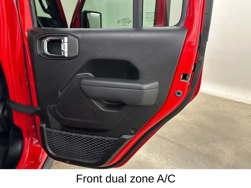 2025 Jeep JL Wrangler - Image 25 of 31