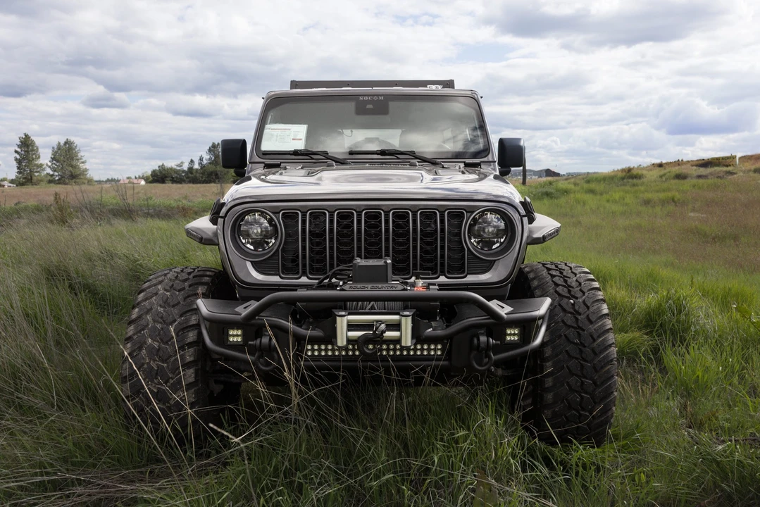 2025 Jeep JL Wrangler - Image 28 of 31