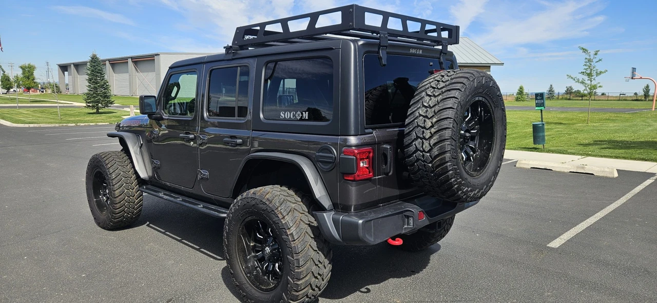 2025 Jeep JL Wrangler - Image 6 of 31