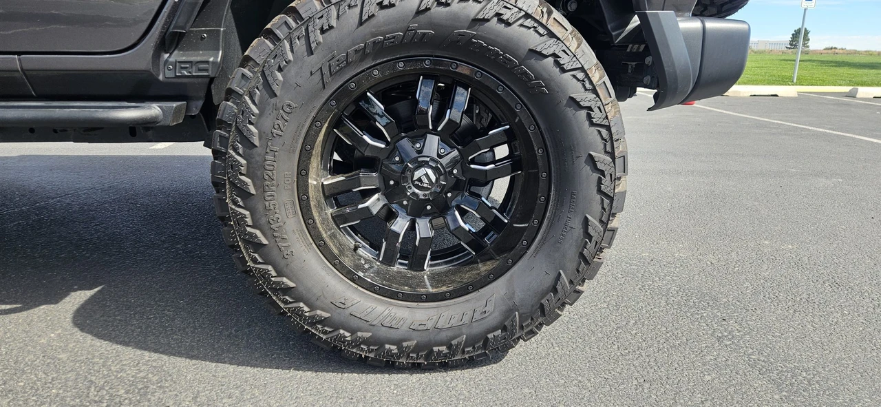 2025 Jeep JL Wrangler - Image 16 of 31