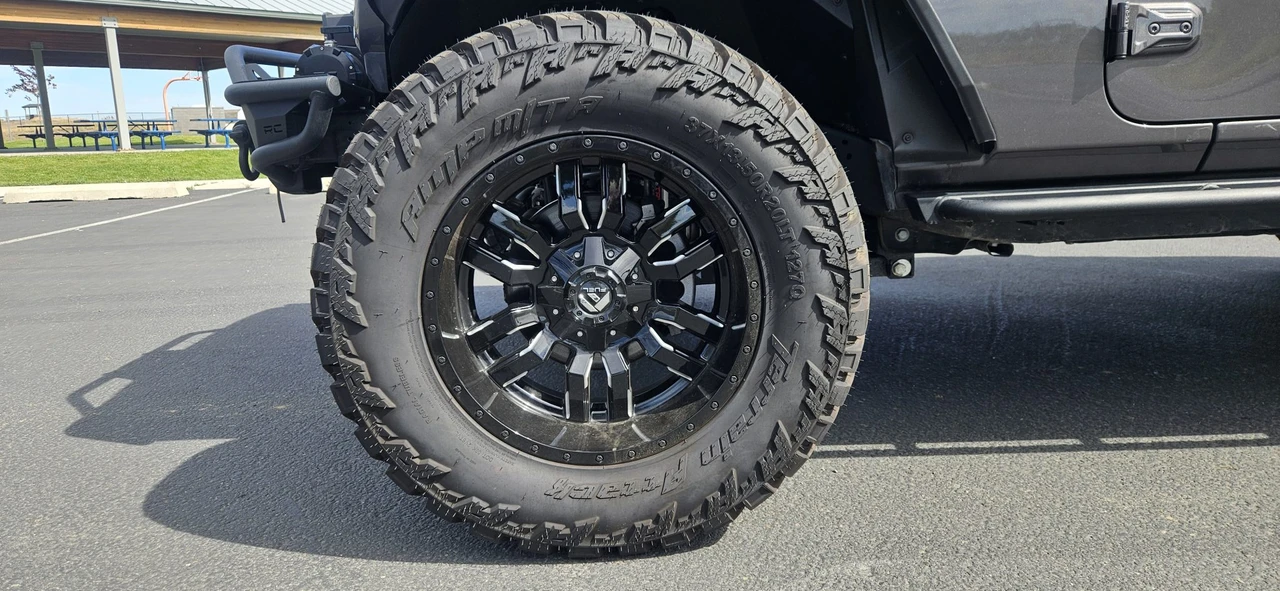 2025 Jeep JL Wrangler - Image 15 of 31