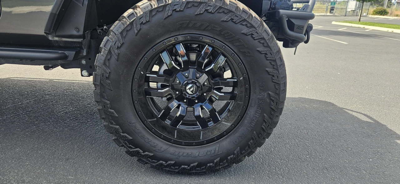 2025 Jeep JL Wrangler - Image 19 of 31