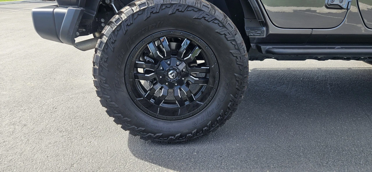 2025 Jeep JL Wrangler - Image 17 of 31
