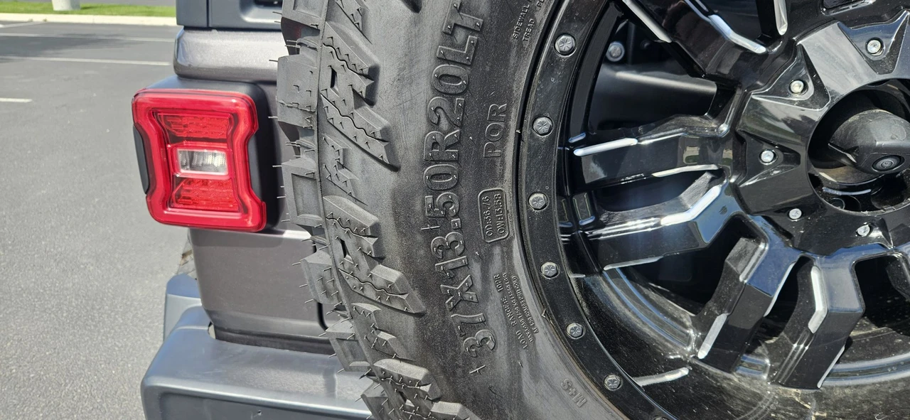 2025 Jeep JL Wrangler - Image 14 of 31