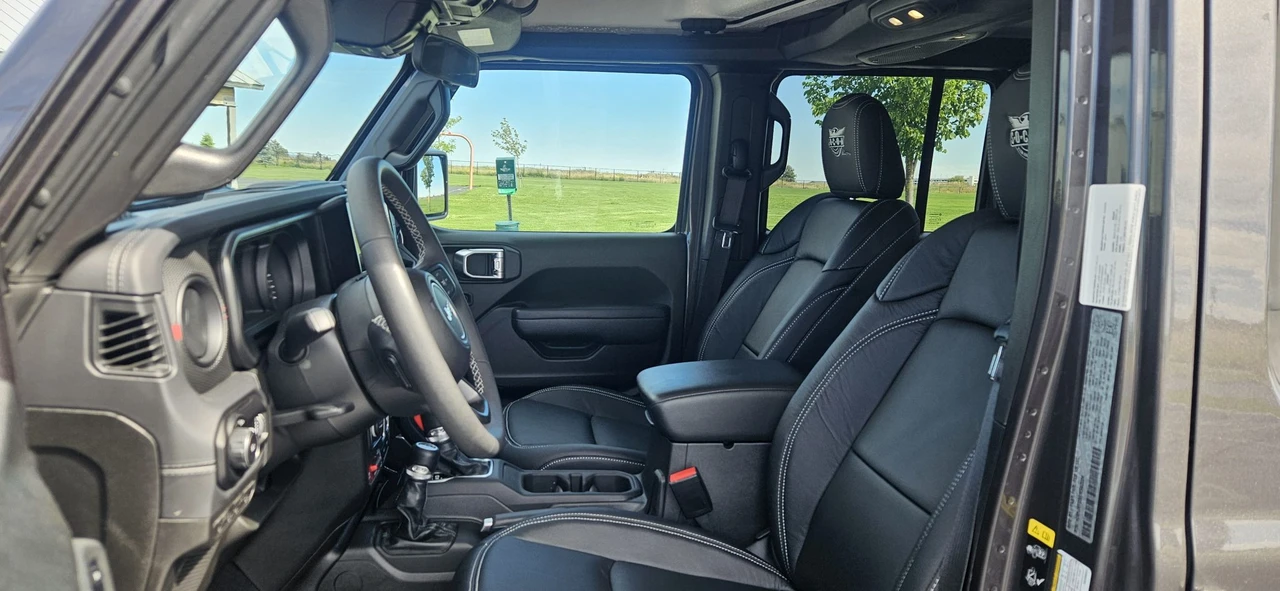 2025 Jeep JL Wrangler - Image 22 of 31