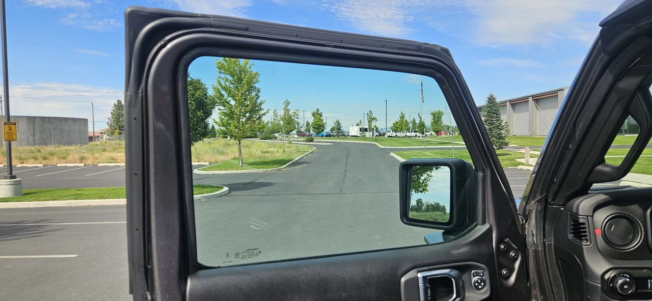 2025 Jeep JL Wrangler - Image 20 of 31