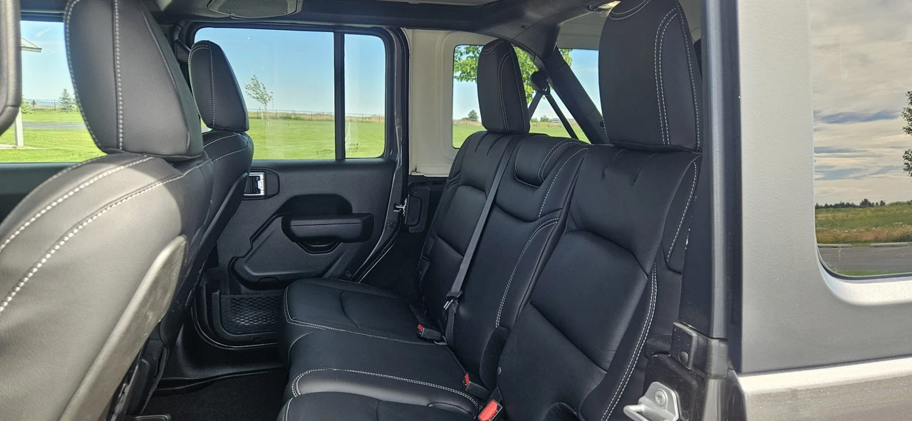 2025 Jeep JL Wrangler - Image 30 of 31