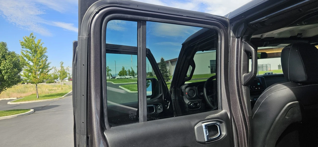 2025 Jeep JL Wrangler - Image 28 of 31