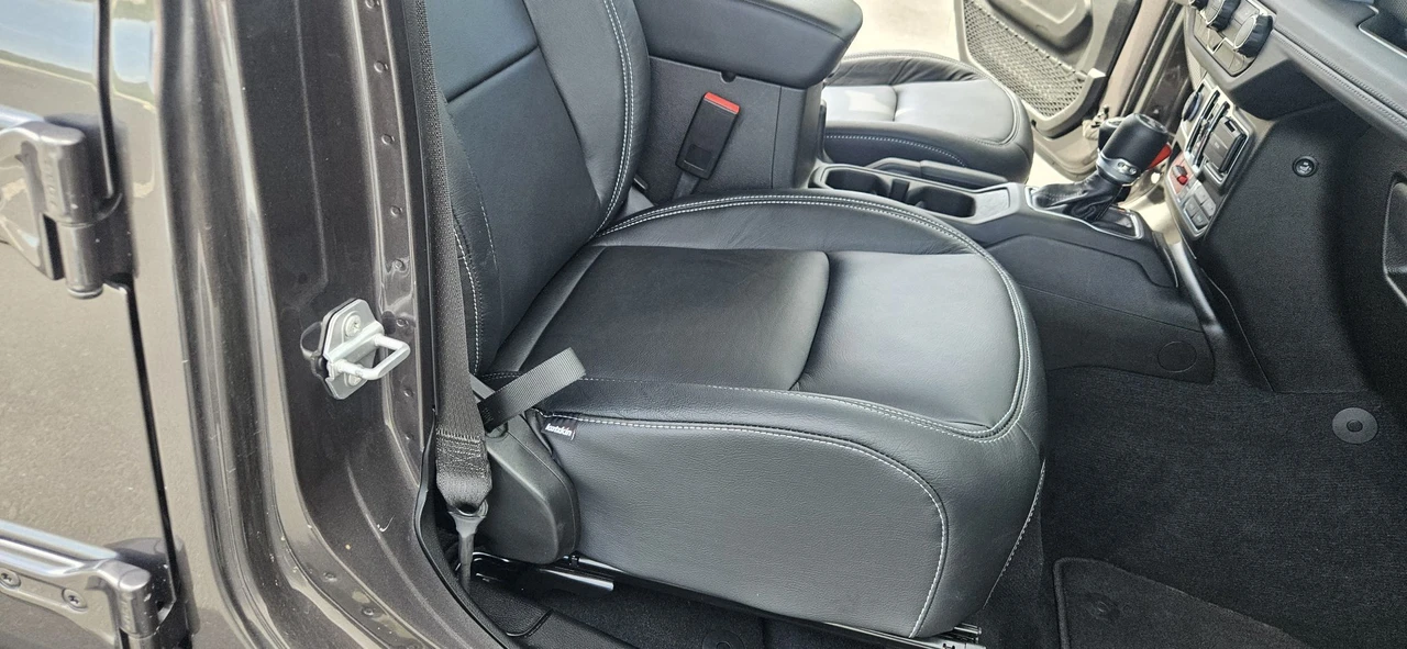2025 Jeep JL Wrangler - Image 27 of 31
