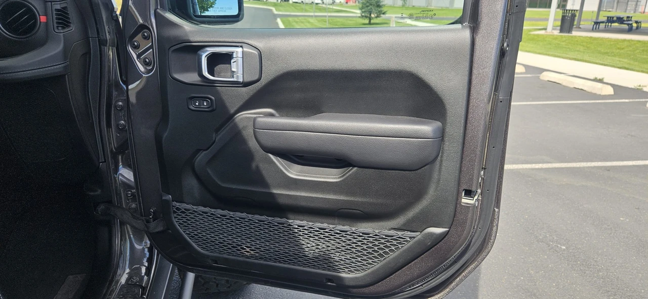 2025 Jeep JL Wrangler - Image 25 of 31
