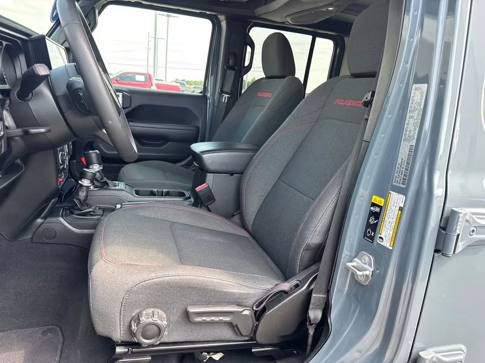 2025 Jeep JL Wrangler - Image 15 of 20