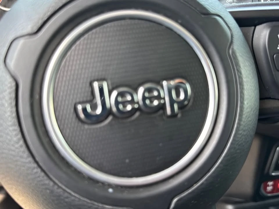 2025 Jeep JL Wrangler - Image 19 of 20