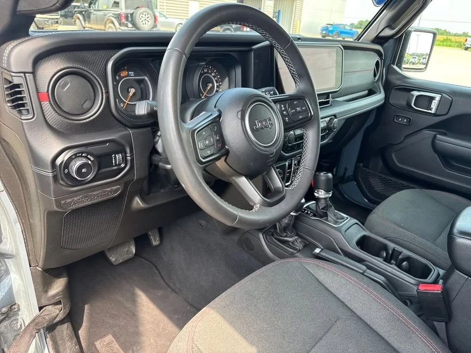 2025 Jeep JL Wrangler - Image 20 of 20