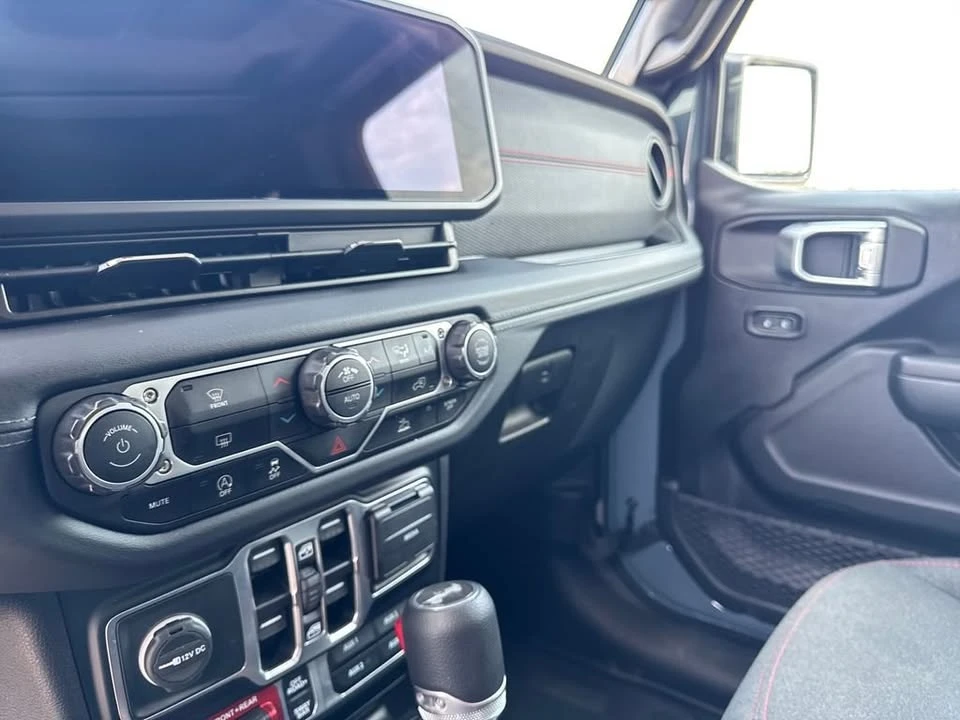2025 Jeep JL Wrangler - Image 17 of 20