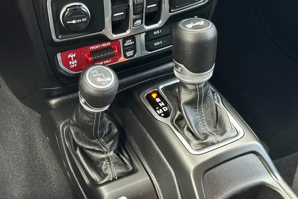 2025 Jeep JL Wrangler - Image 16 of 19