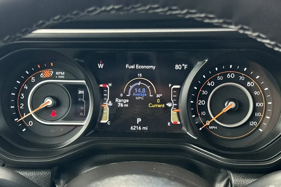 2025 Jeep JL Wrangler - Image 18 of 19