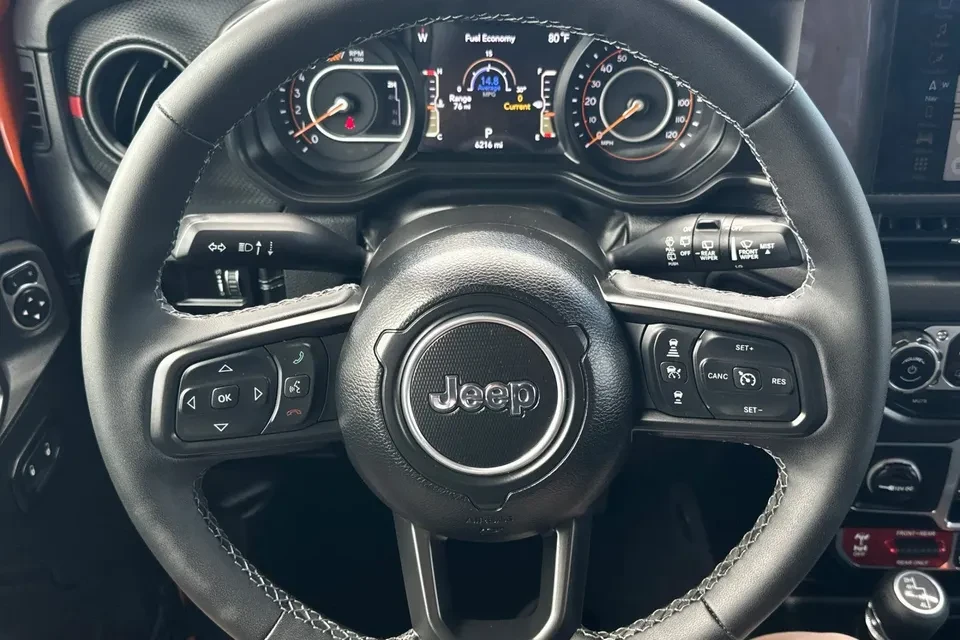 2025 Jeep JL Wrangler - Image 17 of 19