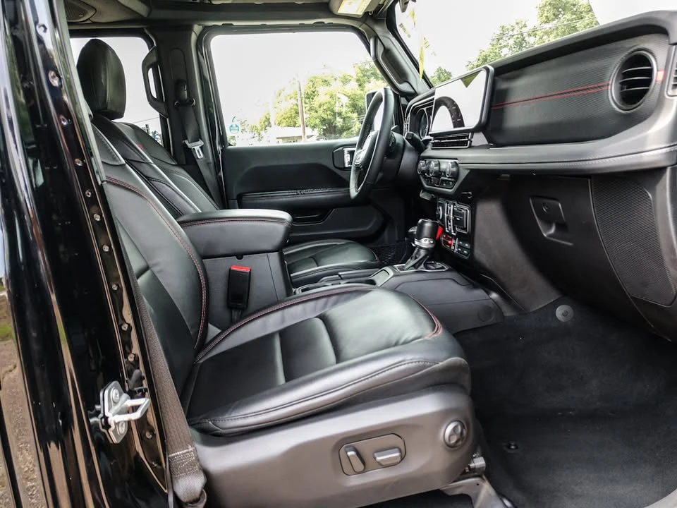 2025 Jeep JL Wrangler - Image 11 of 18