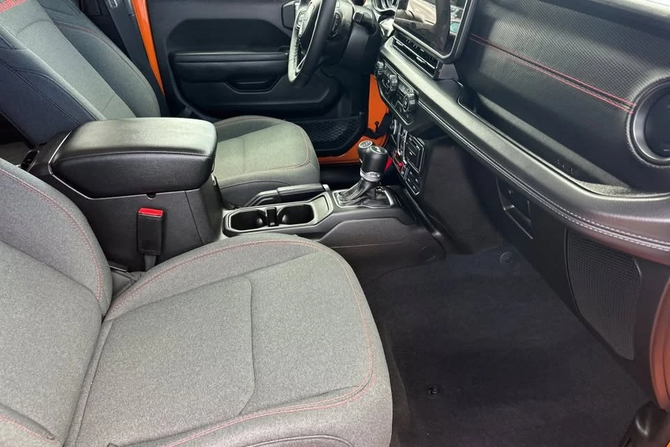 2025 Jeep JL Wrangler - Image 12 of 19
