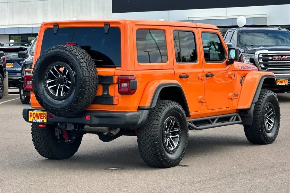 2025 Jeep JL Wrangler - Image 3 of 19