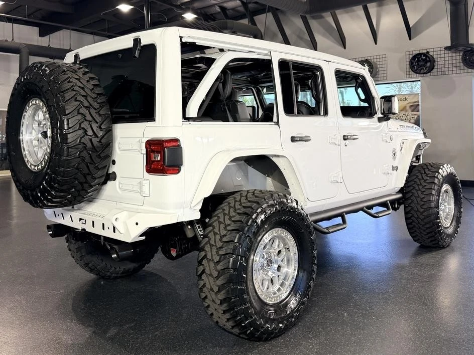 2025 Jeep JL Wrangler - Image 7 of 31