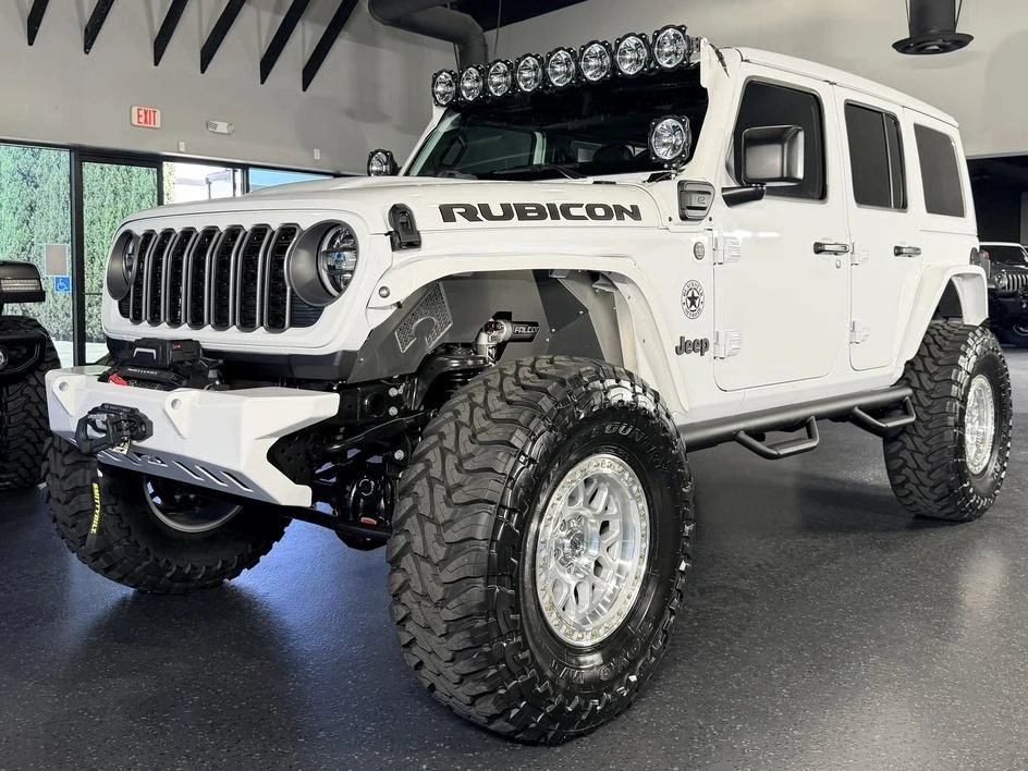 2025 Jeep JL Wrangler - Image 15 of 31