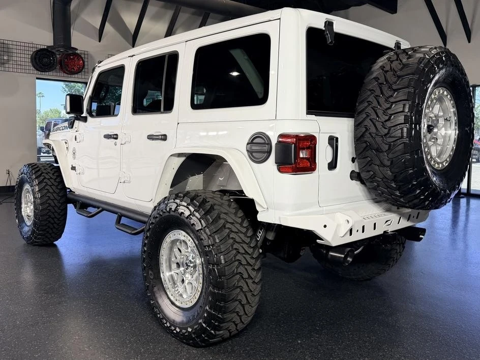 2025 Jeep JL Wrangler - Image 18 of 31