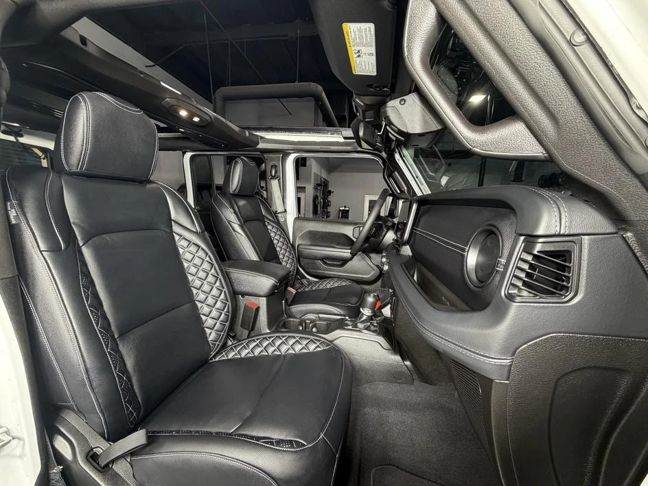 2025 Jeep JL Wrangler - Image 27 of 31