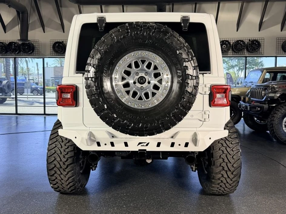 2025 Jeep JL Wrangler - Image 20 of 31