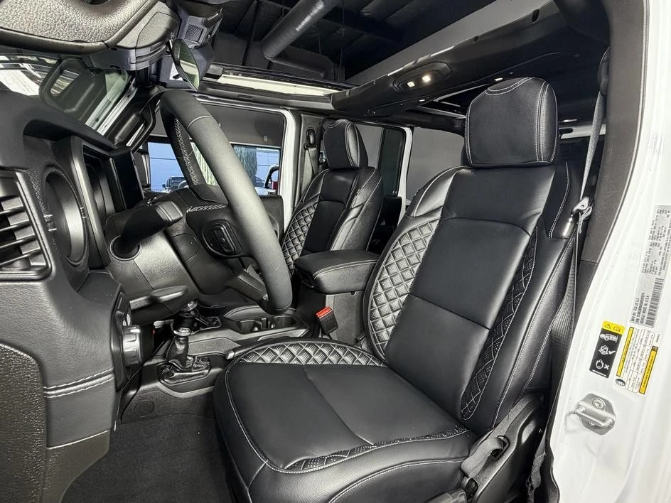 2025 Jeep JL Wrangler - Image 25 of 31