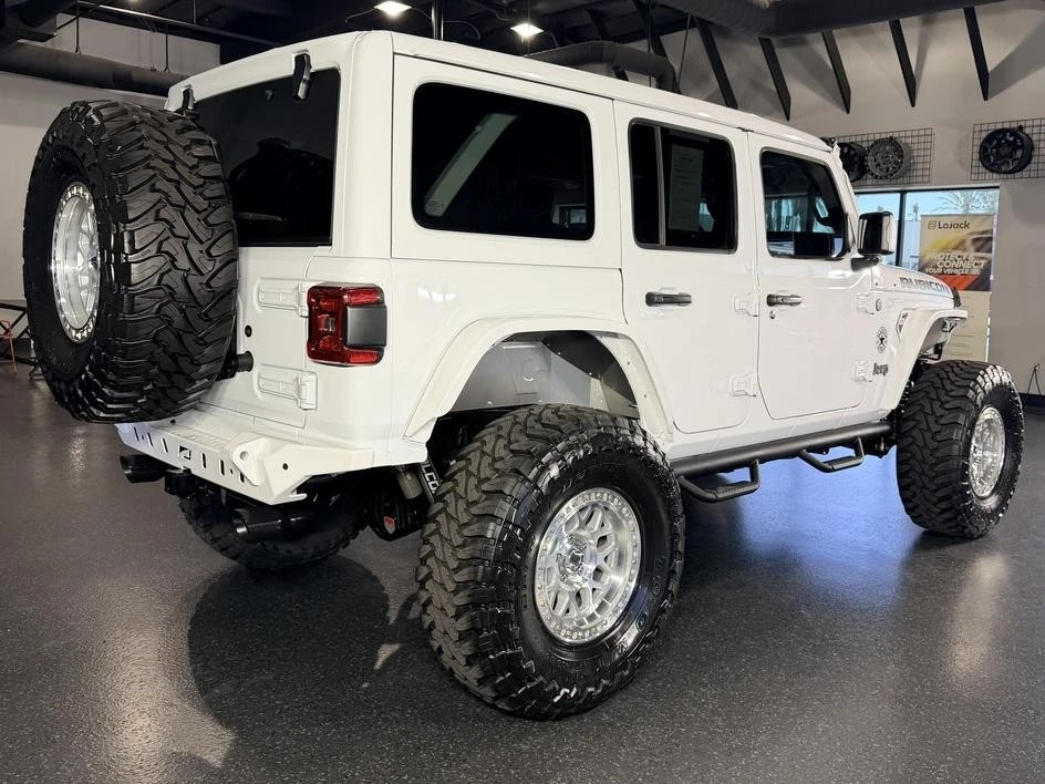 2025 Jeep JL Wrangler - Image 23 of 31