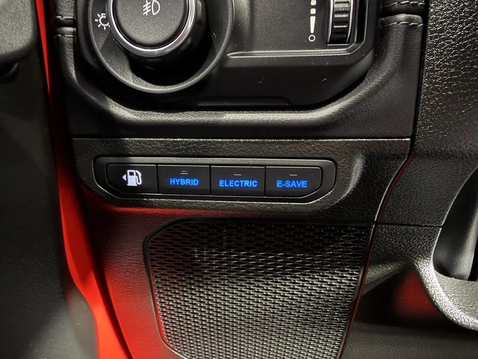 2025 Jeep JL Wrangler - Image 30 of 31