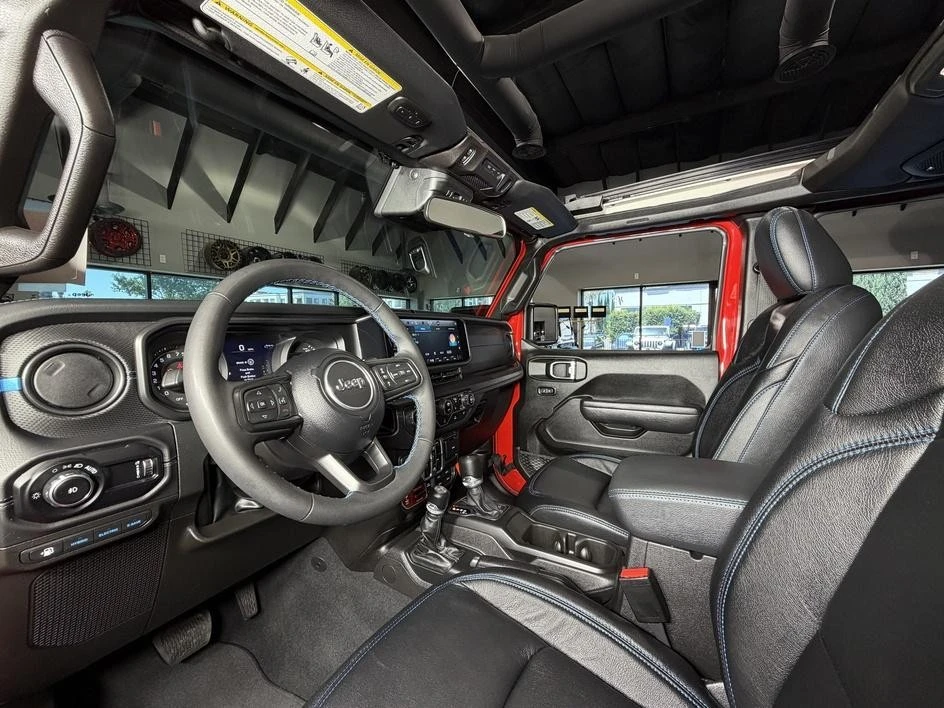 2025 Jeep JL Wrangler - Image 23 of 31
