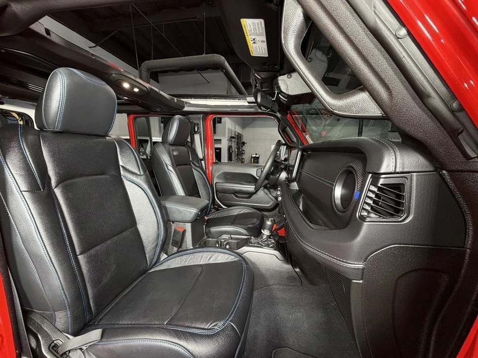 2025 Jeep JL Wrangler - Image 24 of 31