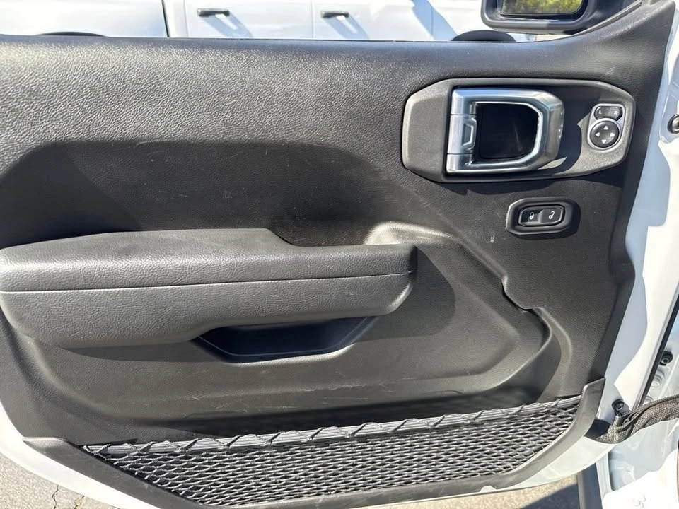 2025 Jeep JL Wrangler - Image 11 of 19