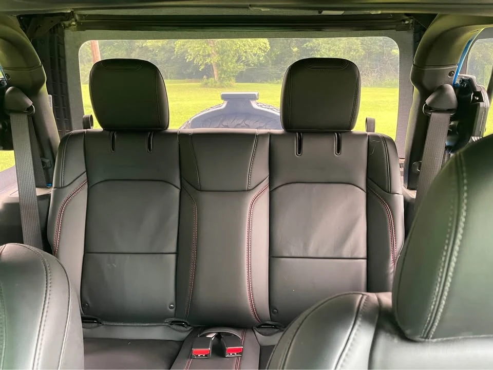 2025 Jeep JL Wrangler - Image 11 of 12