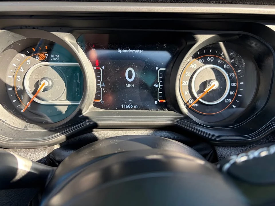2025 Jeep JL Wrangler - Image 10 of 12
