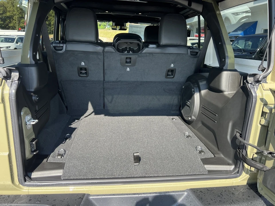 2025 Jeep JL Wrangler - Image 8 of 21