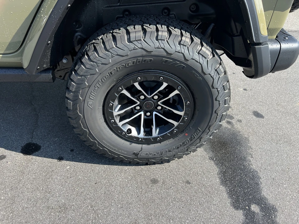 2025 Jeep JL Wrangler - Image 10 of 21