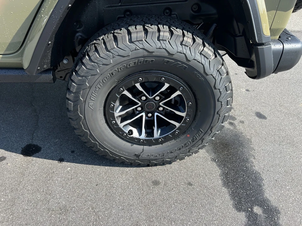 2025 Jeep JL Wrangler - Image 10 of 21