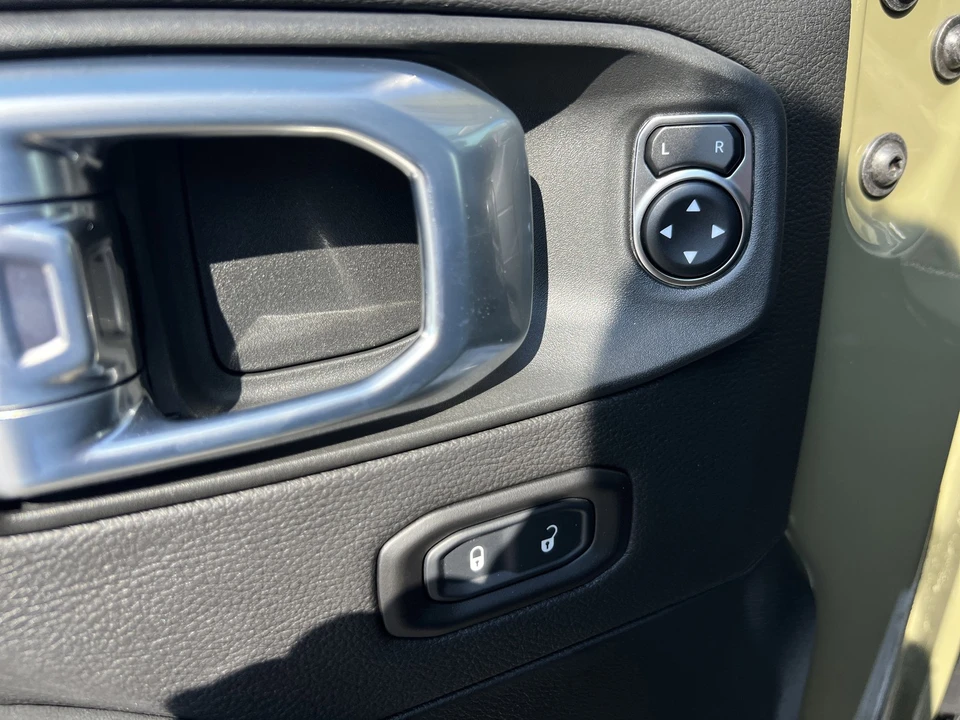 2025 Jeep JL Wrangler - Image 14 of 21
