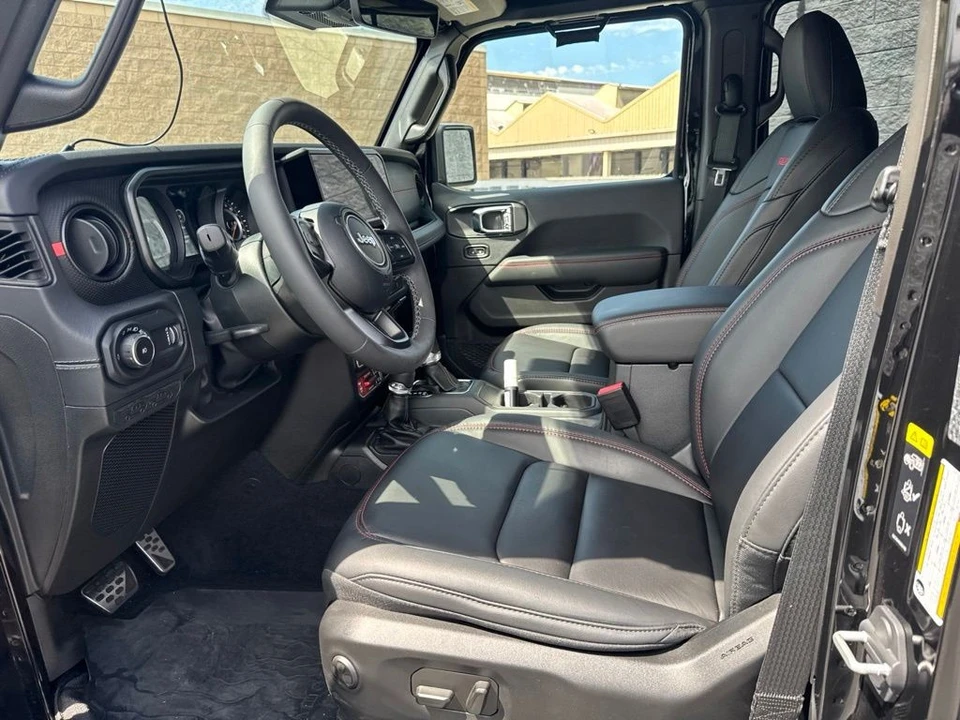 2025 Jeep JL Wrangler - Image 14 of 23